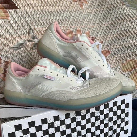 Vans WMNS Ave
White/Powder Pink
VN0A5JIB890
Sneakers - Picture 6 of 16